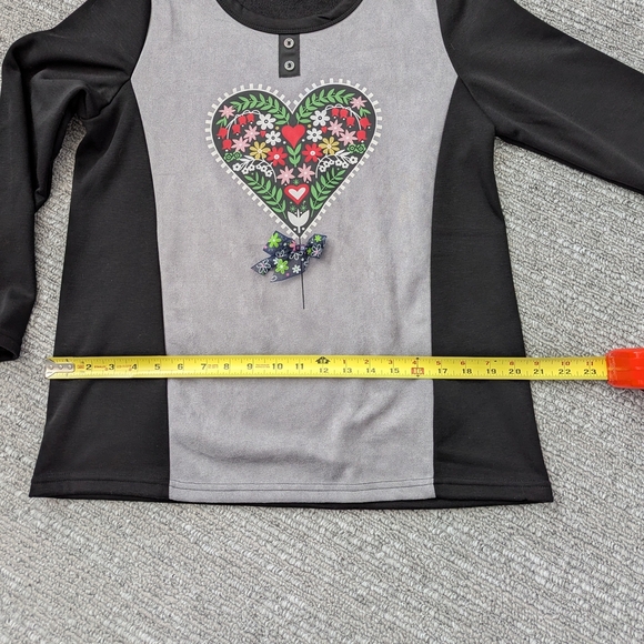 Ling Lang - Heart Patterned Black and Grey Long-Sleeve Sweater/Sweatshirt - Picture 8 of 8